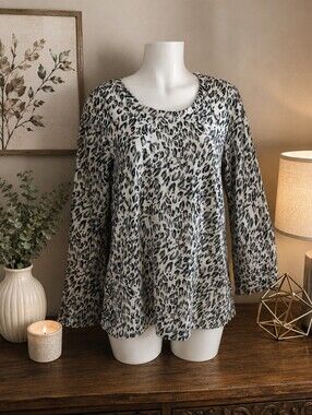 Size L street legal leopard printed long sleeve top